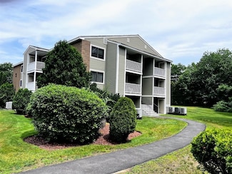 3 Bridgeview Cir Unit 55, Tyngsboro, MA 01879