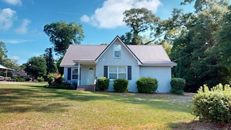 105 E Register Ave, Geneva, AL 36340