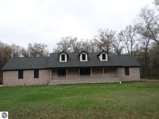 1347 S Forest Lake Dr, Alger, MI 48610