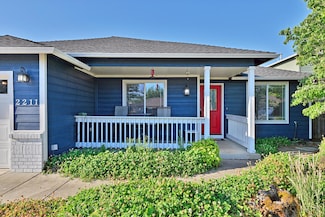 2211 Arlington Dr, Medford, OR 97501