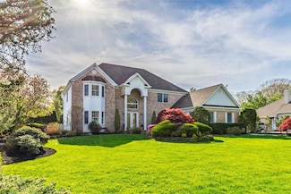 15 Dupont Ct, Dix Hills, NY 11746
