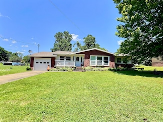 904 Hillcrest Dr, Monett, MO 65708