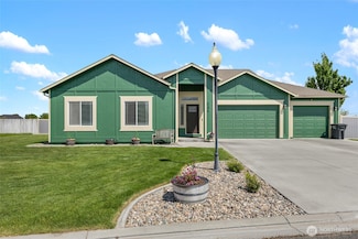 121 Scenic Dr NE, Moses Lake, WA 98837