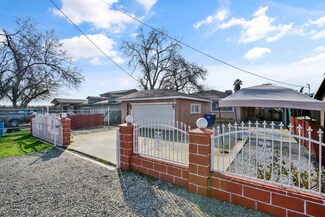 36451 Bowhay Dr, Traver, CA 93673