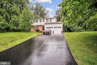944 War Admiral St, Great Falls, VA 22066