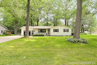 14505 Angelus Cir, Grand Haven, MI 49417