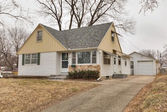 4147 E 7th St, Des Moines, IA 50313
