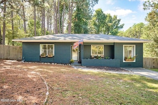 580 W Maine Ave, Southern Pines, NC 28387