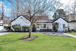 69 Warwick Rd, Great Neck, NY 11023