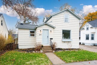 275 E 13th St, Holland, MI 49423