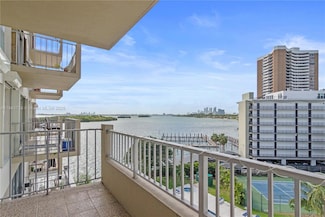 880 NE 69th St Unit 6H, Miami, FL 33138