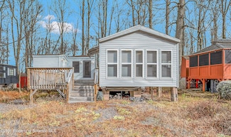 160 Cavalry Ct, Eagle Lake, PA 18424