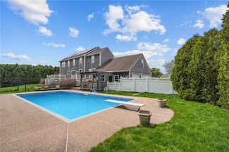 101 Windstone Dr, Portsmouth, RI 02871