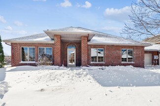 247 W Canyon Dr, Hudson, WI 54016