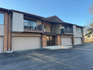 801 Oakton St Unit 202, Elk Grove Village, IL 60007