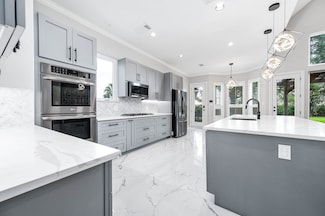 8903 Loch Lomond Ct, Houston, TX 77096