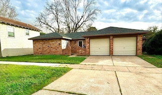 213 6th Ave N, Texas City, TX 77590