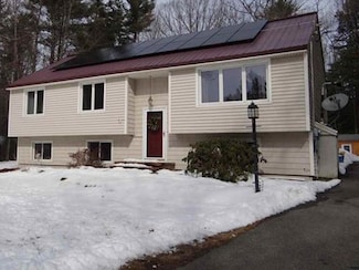 14 Country Acres Rd, Sandown, NH 03873