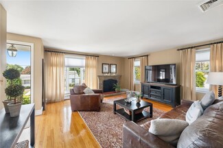 8 Arnold Dr, Johnston, RI 02919