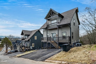 2125 Eagle Feather Dr, Sevierville, TN 37876