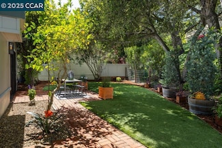 2432 Pine Knoll Dr Unit 4, Walnut Creek, CA 94595