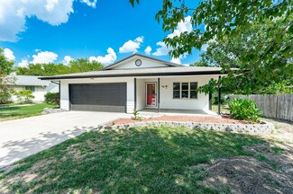 96 Erb St, Hesston, KS 67062