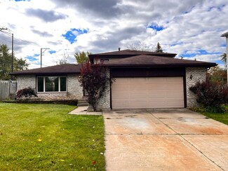 8801 W 92nd St, Hickory Hills, IL 60457