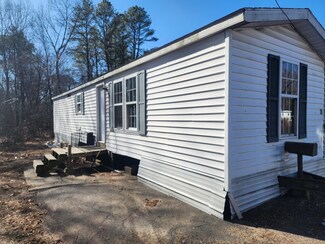 28 Finch Dr, Chicopee, MA 01020