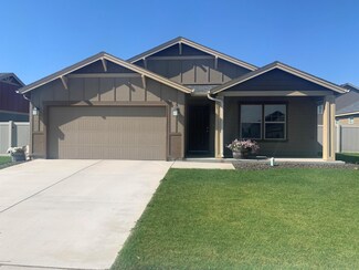 907 Cascade Ave, Moxee, WA 98936