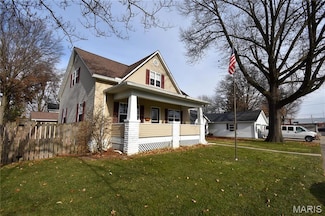 429 W Olive St, Staunton, IL 62088