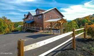 1481 Sleepy Valley Ln, Sevierville, TN 37876