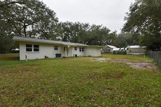 11 Shadow Ln, Apalachicola, FL 32320