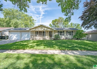 3730 Mohave Dr, Sioux City, IA 51104