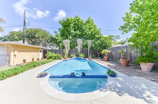2030 Cheshire Ln, Houston, TX 77018