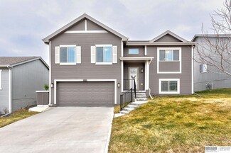 8014 N 84th St, Omaha, NE 68122
