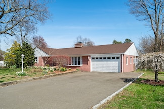 1492 Elm St, Stratford, CT 06615