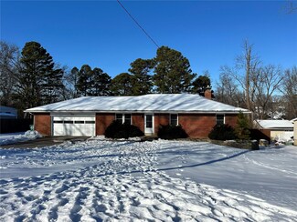 1221 Fairview Dr, Ellisville, MO 63011