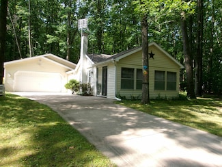 742 Bungo Lake Rd, Harrison, MI 48625
