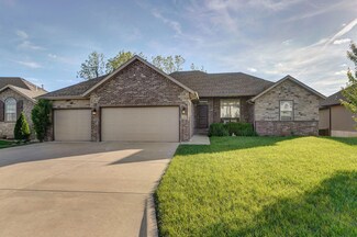 840 E Beechwood Rd, Nixa, MO 65714