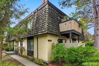 8621 25th Ave SW Unit B, Seattle, WA 98106