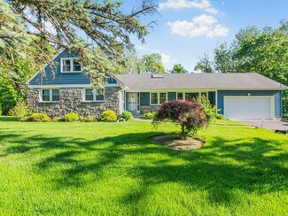 81 Winding Brook Rd, New Rochelle, NY 10804
