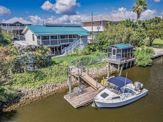 83 Gulf Breeze Dr, Crawfordville, FL 32327