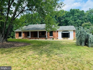1098 Mountain View Rd, Fredericksburg, VA 22406