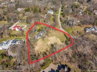 26335 Woodlore Rd, Franklin, MI 48025
