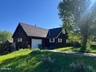 121 Nevava St, Hot Sulphur Springs, CO 80451