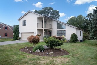 165 Yankee Peddler Dr, Somerset, MA 02726