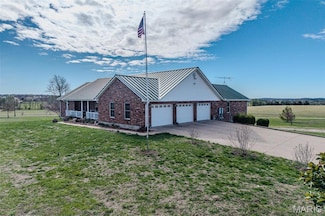 23598 Falcon Rd, Lebanon, MO 65536