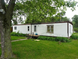 401 Giles Ct, Knox, IN 46534