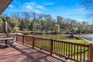 18 Emery Rd, Rocky Mount, MO 65072