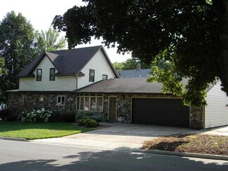 320 Maple St SE, Sleepy Eye, MN 56085